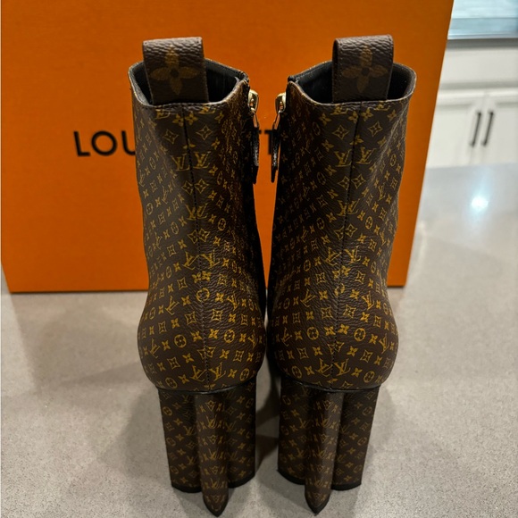 PRICE REDUCTION!! Louis Vuitton Brown Monogram Silhouette Women's Boots - Picture 4 of 15